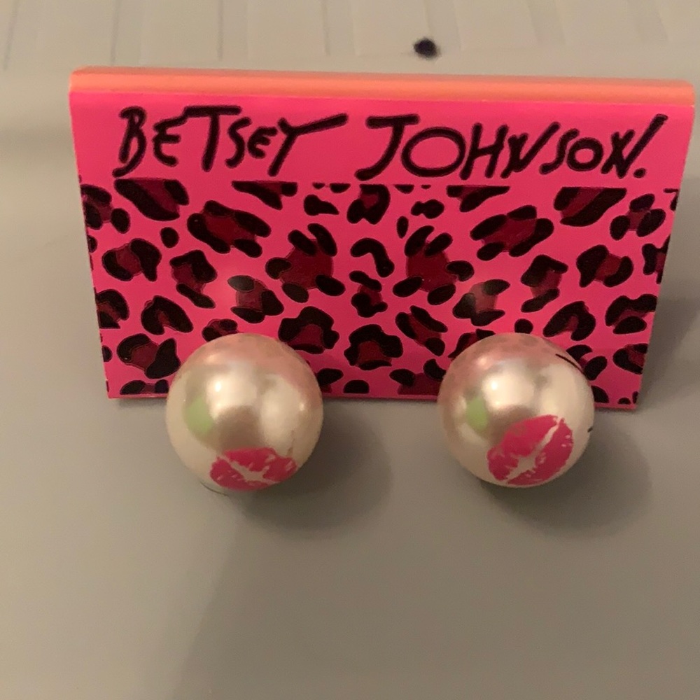 NWT Betsey Johnson Vintage Large Pearl Earrings